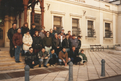 Az-alapítók-1995-ben-a-Közlekedési-Múzeum-lépcsőjén